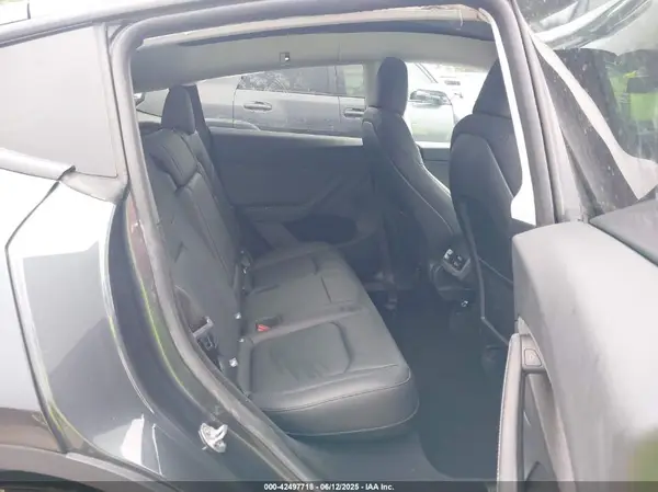7SAYGDED0SA339086 2025 TESLA MODEL Y - Image 8