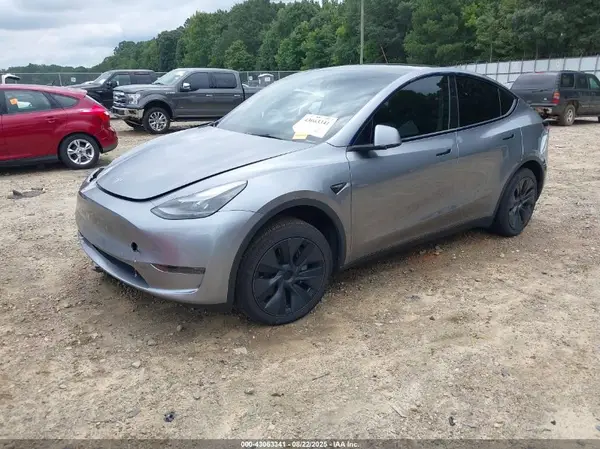 7SAYGDED0SA345552 2025 TESLA MODEL Y - Image 2