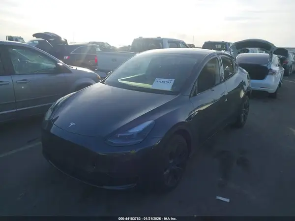 7SAYGDED0SA348838 2025 TESLA MODEL Y - Image 2