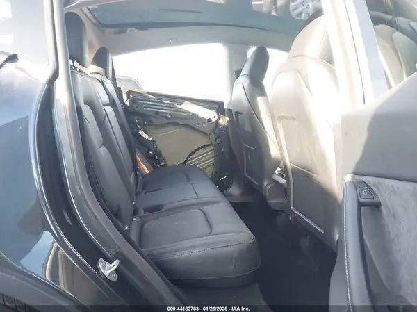 7SAYGDED0SA348838 2025 TESLA MODEL Y - Image 8