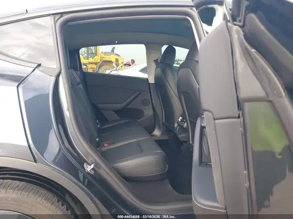 7SAYGDED0SA353733 2025 TESLA MODEL Y - Image 8