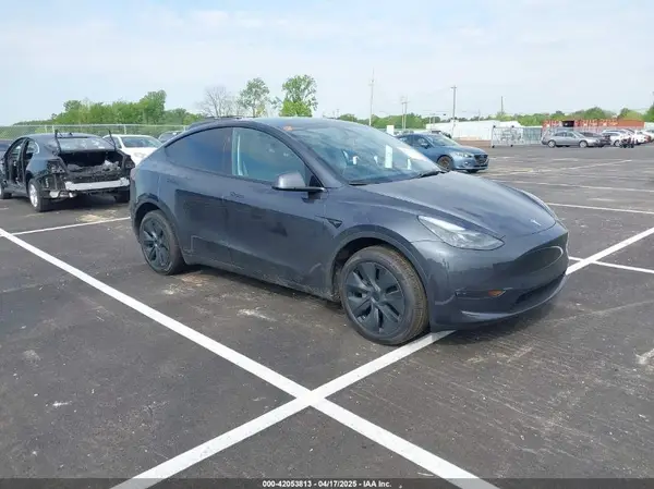 7SAYGDED0SA354137 2025 TESLA MODEL Y - Image 1