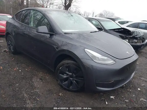 7SAYGDED0SA357488 2025 TESLA MODEL Y - Image 1