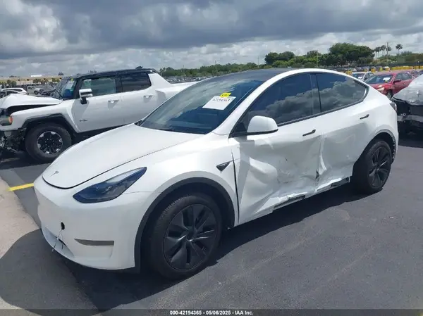 7SAYGDED0SA357958 2025 TESLA MODEL Y - Image 2
