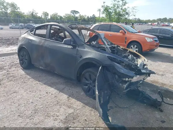 7SAYGDED0SA374761 2025 TESLA MODEL Y - Image 1