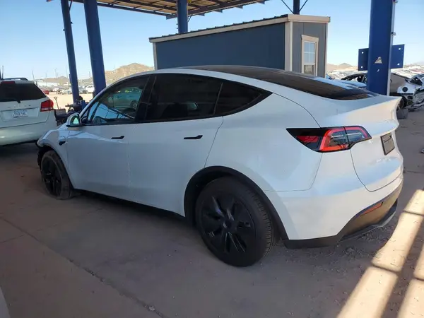 7SAYGDED0SA377272 2025 TESLA MODEL Y - Image 2
