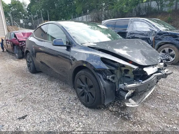 7SAYGDED0SA379085 2025 TESLA MODEL Y - Image 1