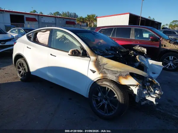 7SAYGDED0SF222885 2025 TESLA MODEL Y - Image 1