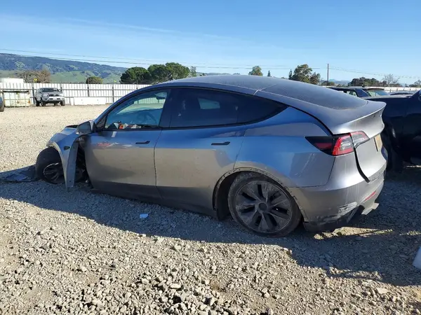7SAYGDED0SF227861 2025 TESLA MODEL Y - Image 2