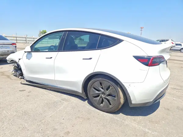 7SAYGDED0SF228833 2025 TESLA MODEL Y - Image 2