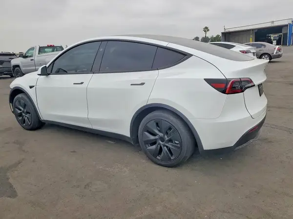 7SAYGDED0SF242568 2025 TESLA MODEL Y - Image 2