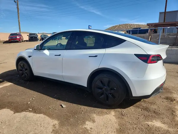 7SAYGDED0SF245700 2025 TESLA MODEL Y - Image 2