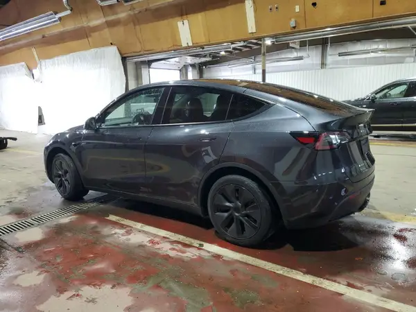 7SAYGDED0SF272105 2025 TESLA MODEL Y - Image 2