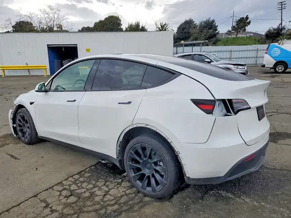 7SAYGDED0SF276431 2025 TESLA MODEL Y - Image 2