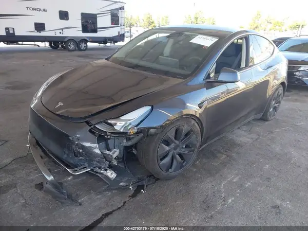 7SAYGDED0SF279233 2025 TESLA MODEL Y - Image 2