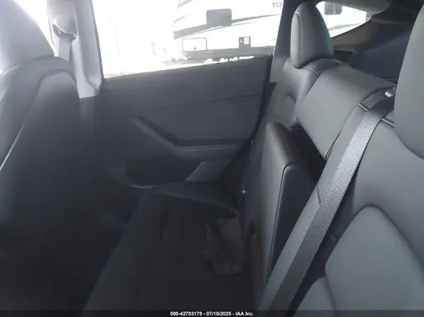 7SAYGDED0SF27933 2025 TESLA MODEL Y - Image 8