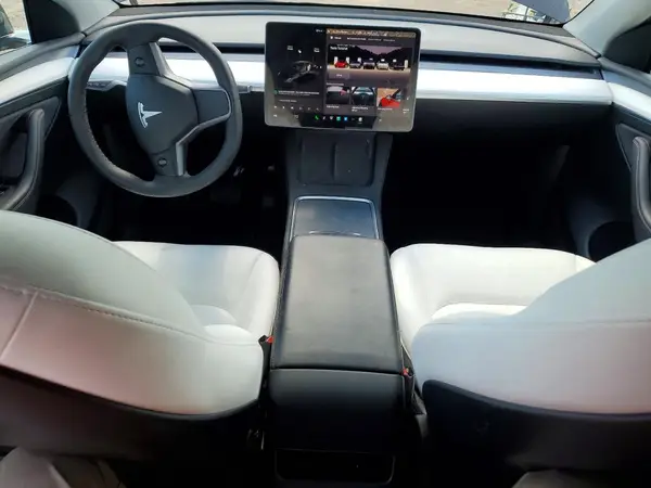 7SAYGDED0SF319813 2025 TESLA MODEL Y - Image 8