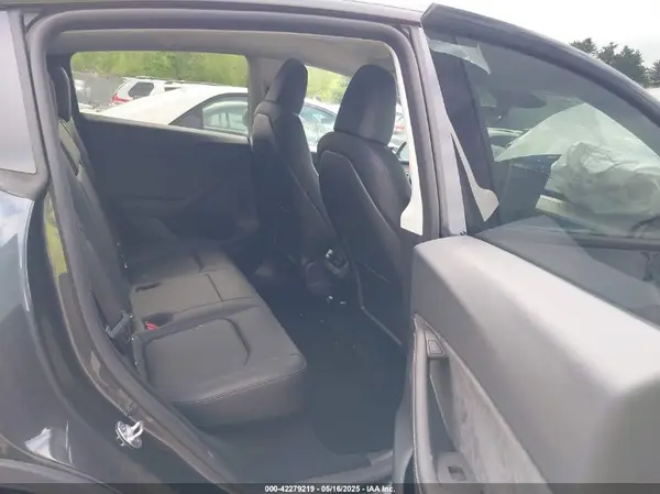 7SAYGDED0SF320508 2025 TESLA MODEL Y - Image 8