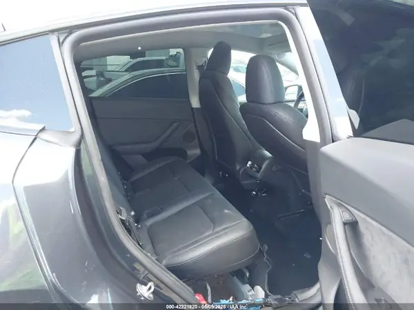 7SAYGDED0SF321612 2025 TESLA MODEL Y - Image 8