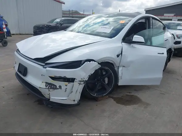 7SAYGDED0TA418954 2026 TESLA MODEL Y - Image 2