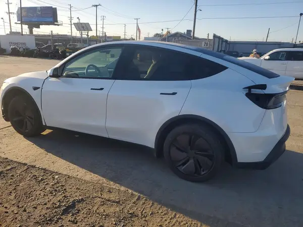 7SAYGDED0TA437276 2026 TESLA MODEL Y - Image 2