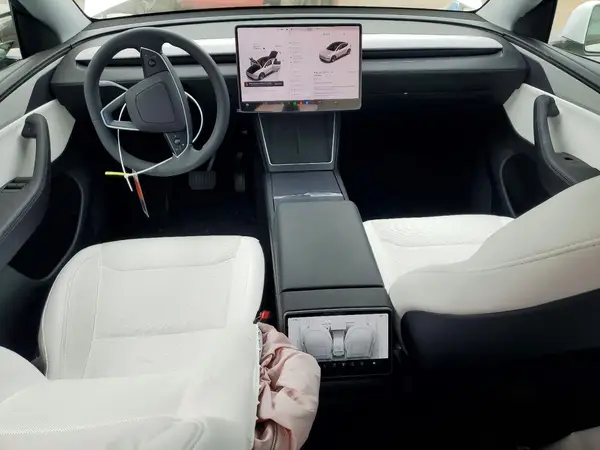 7SAYGDED0TF565732 2026 TESLA MODEL Y - Image 8