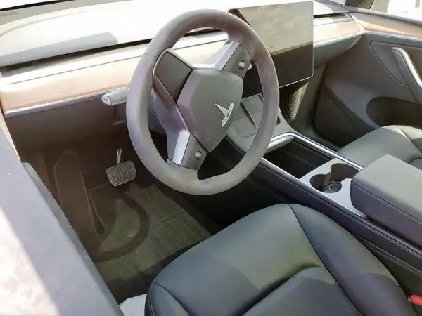 7SAYGDED1RA322615 2024 TESLA MODEL Y - Image 8