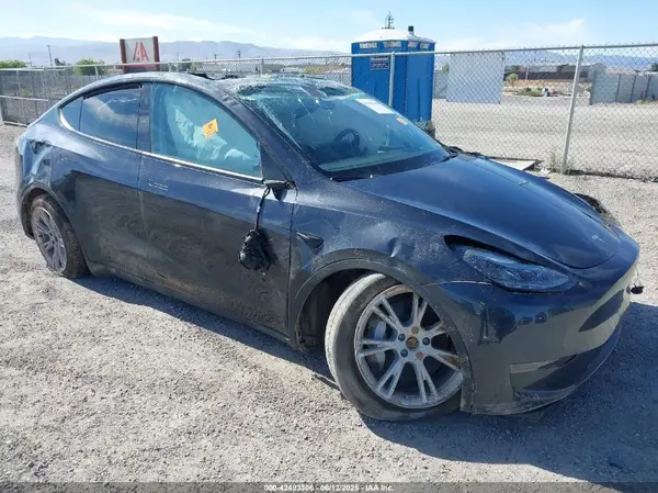 7SAYGDED1RF053597 2024 TESLA MODEL Y - Image 1