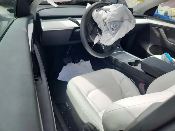 7SAYGDED1RF083330 2024 TESLA MODEL Y - Image 8