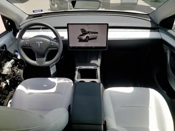 7SAYGDED1RF085594 2024 TESLA MODEL Y - Image 8