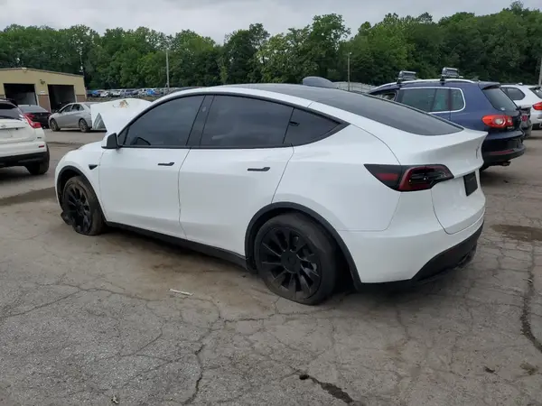 7SAYGDED1RF094232 2024 TESLA MODEL Y - Image 2