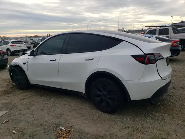 7SAYGDED1RF103088 2024 TESLA MODEL Y - Image 2