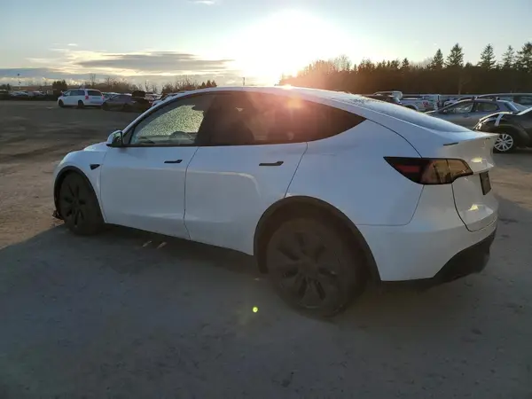 7SAYGDED1RF125365 2024 TESLA MODEL Y - Image 2