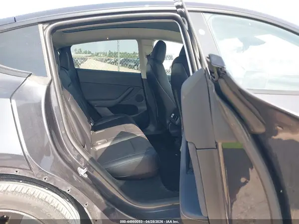 7SAYGDED1RF152274 2024 TESLA MODEL Y - Image 8