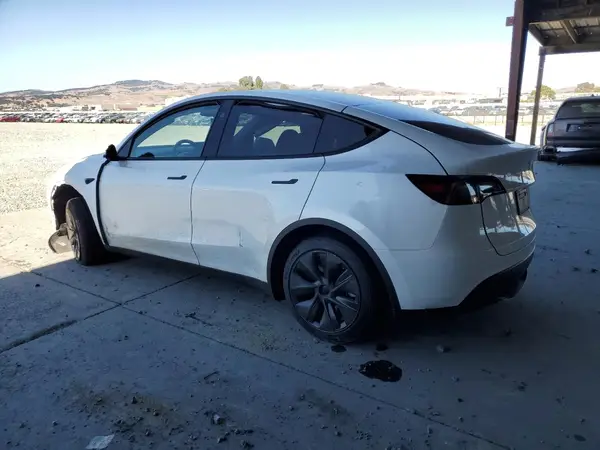 7SAYGDED1RF165686 2024 TESLA MODEL Y - Image 2