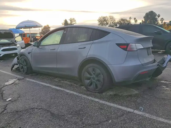 7SAYGDED1RF194301 2024 TESLA MODEL Y - Image 2