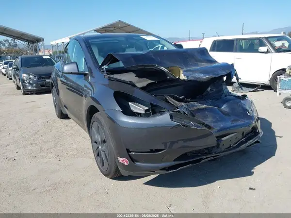 7SAYGDED1RF212361 2024 TESLA MODEL Y - Image 1