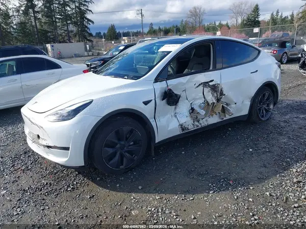 7SAYGDED1RF213154 2024 TESLA MODEL Y - Image 2