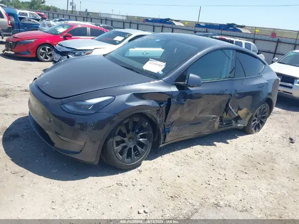 7SAYGDED1SA357841 2025 TESLA MODEL Y - Image 2
