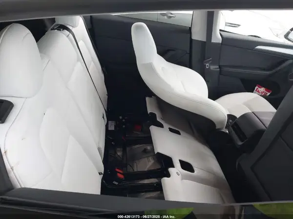 7SAYGDED1SA366071 2025 TESLA MODEL Y - Image 8