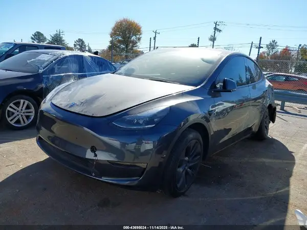 7SAYGDED1SA368287 2025 TESLA MODEL Y - Image 2