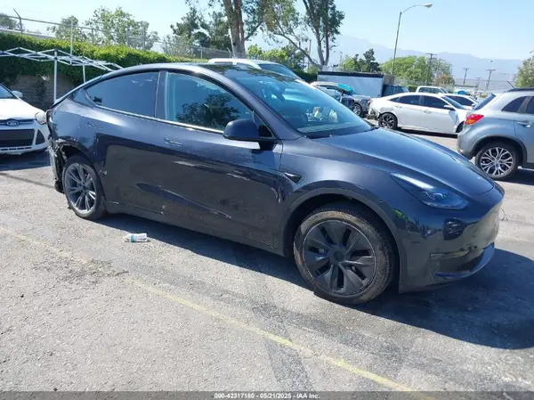 7SAYGDED1SF220689 2025 TESLA MODEL Y - Image 1