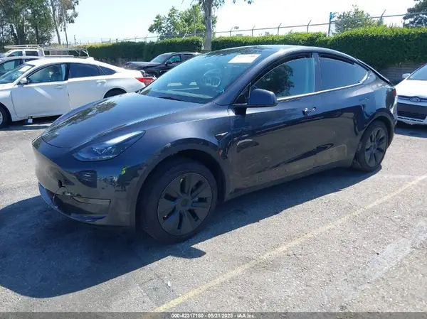 7SAYGDED1SF220689 2025 TESLA MODEL Y - Image 2