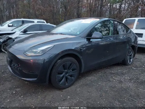 7SAYGDED1SF227013 2025 TESLA MODEL Y - Image 2
