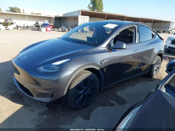 7SAYGDED1SF245334 2025 TESLA MODEL Y - Image 2