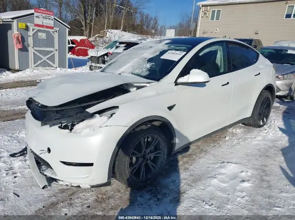 7SAYGDED1SF259833 2025 TESLA MODEL Y - Image 2