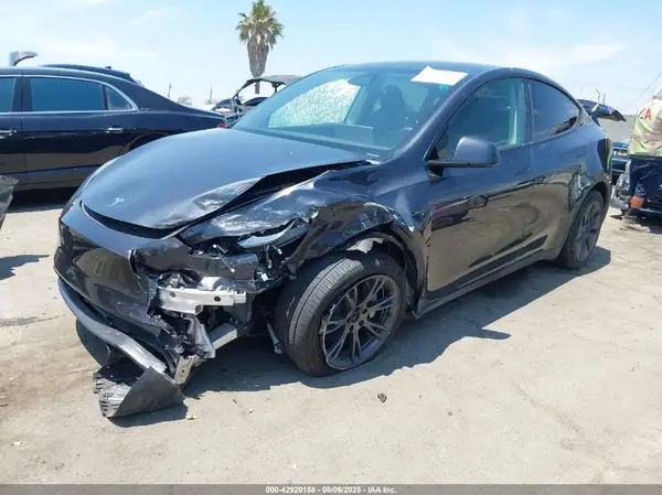 7SAYGDED1SF269228 2025 TESLA MODEL Y - Image 2