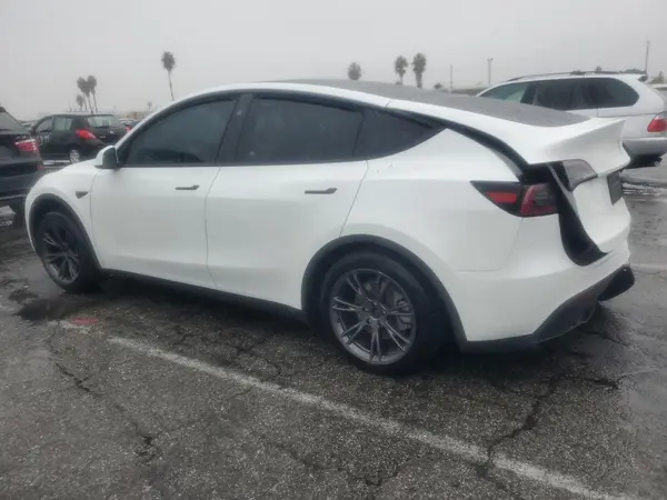 7SAYGDED1SF317598 2025 TESLA MODEL Y - Image 2