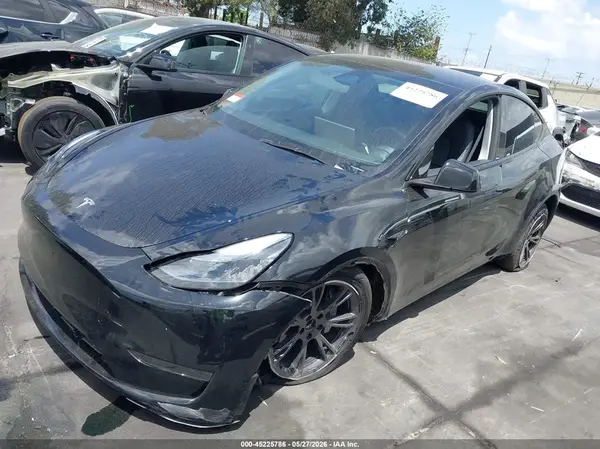 7SAYGDED1SF321375 2025 TESLA MODEL Y - Image 2