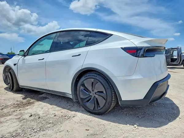 7SAYGDED1TA474532 2026 TESLA MODEL Y - Image 2